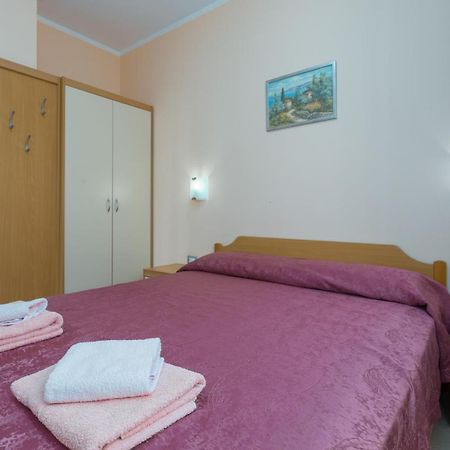 Apartments Maria Porec Esterno foto