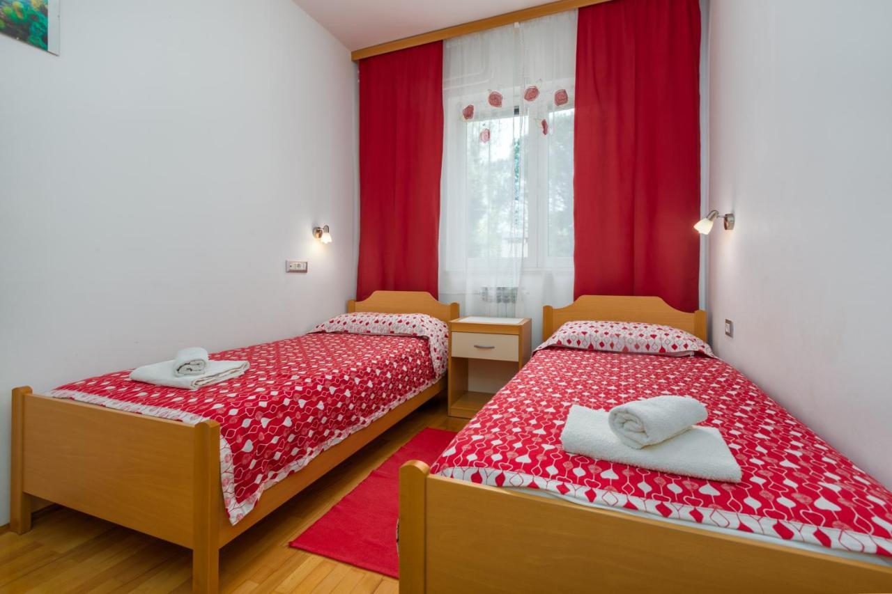 Apartments Maria Porec Esterno foto