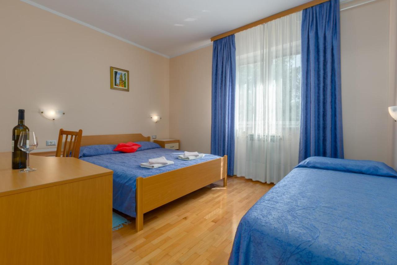Apartments Maria Porec Esterno foto