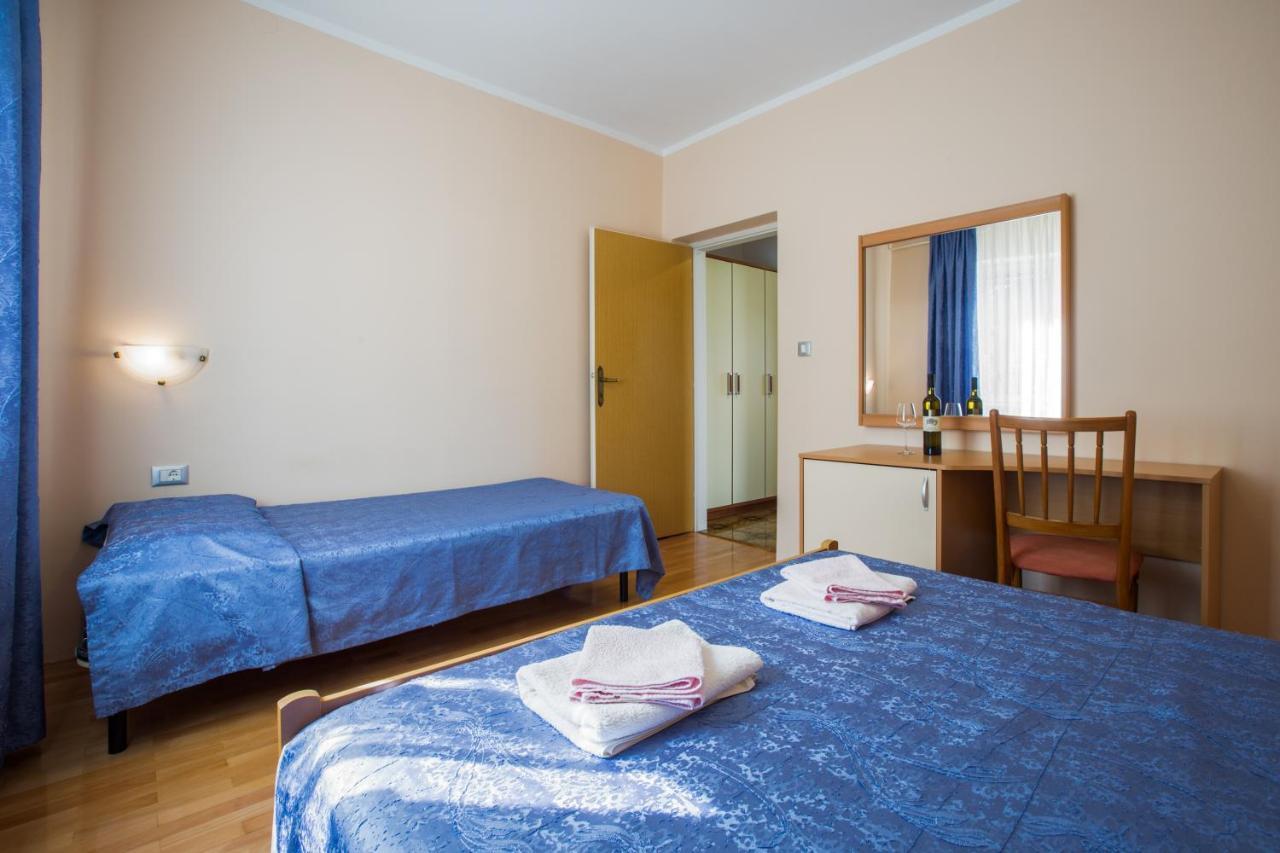 Apartments Maria Porec Esterno foto
