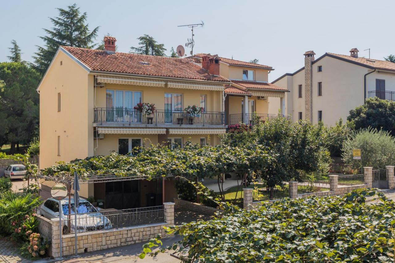 Apartments Maria Porec Esterno foto