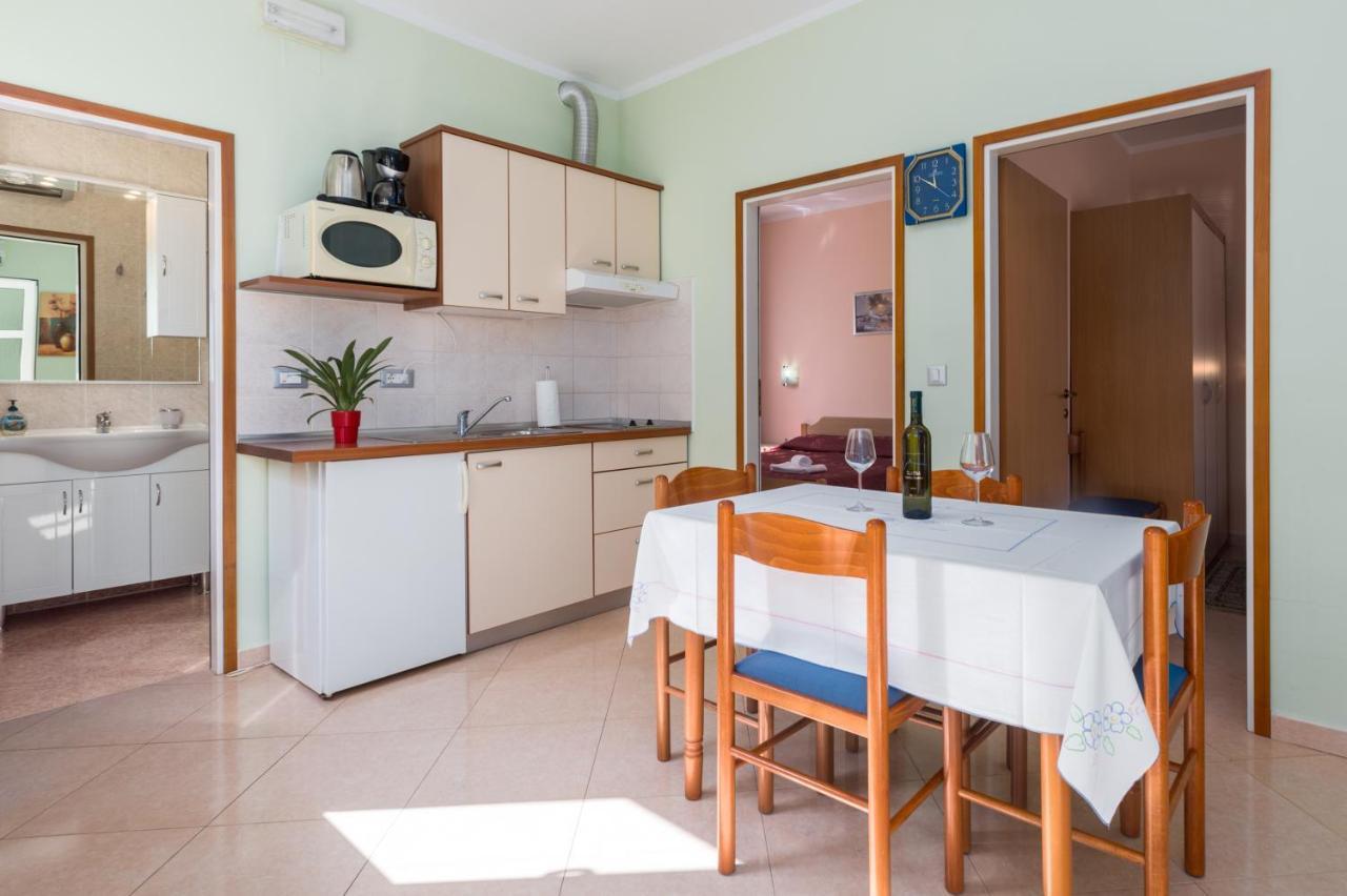 Apartments Maria Porec Esterno foto