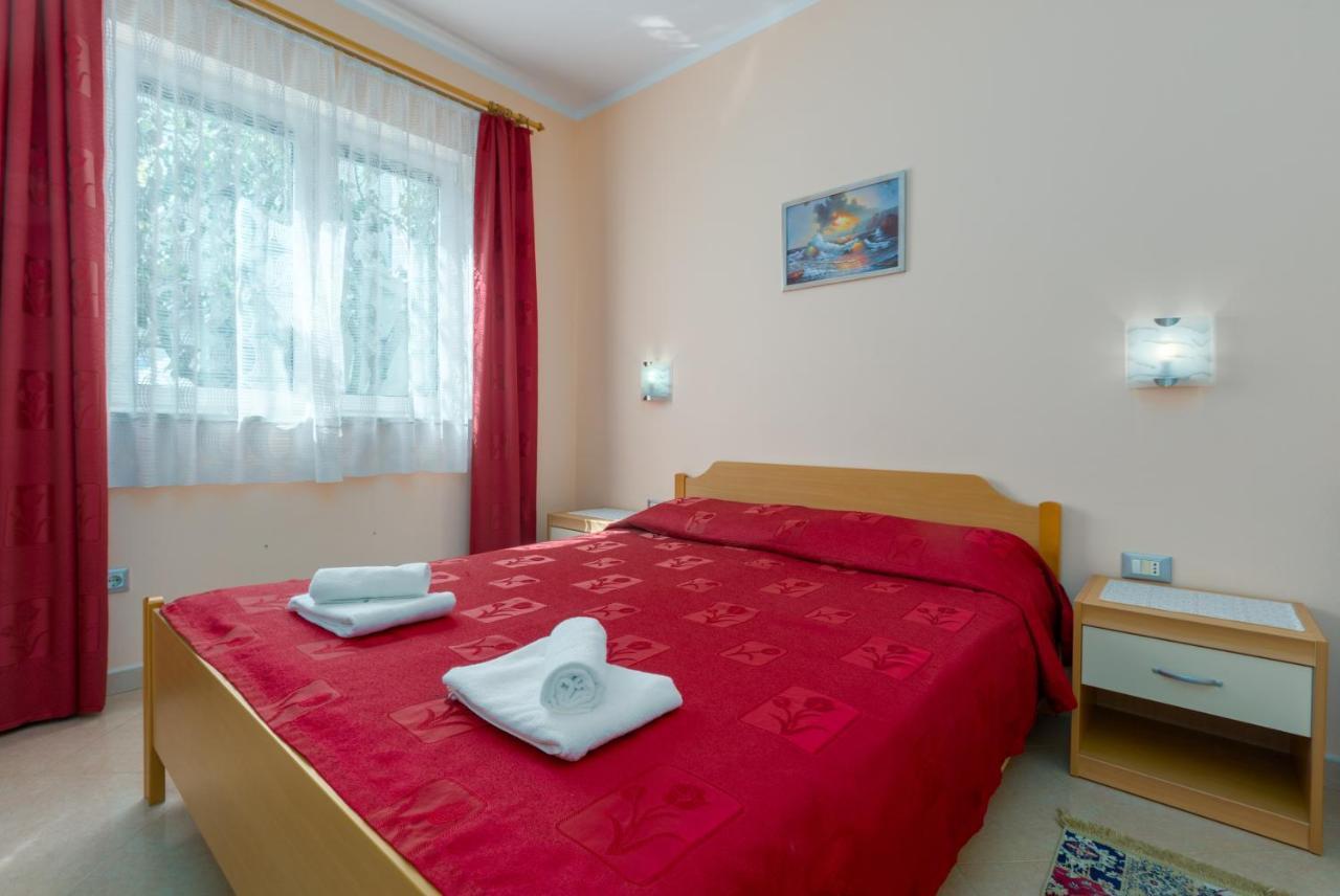Apartments Maria Porec Esterno foto