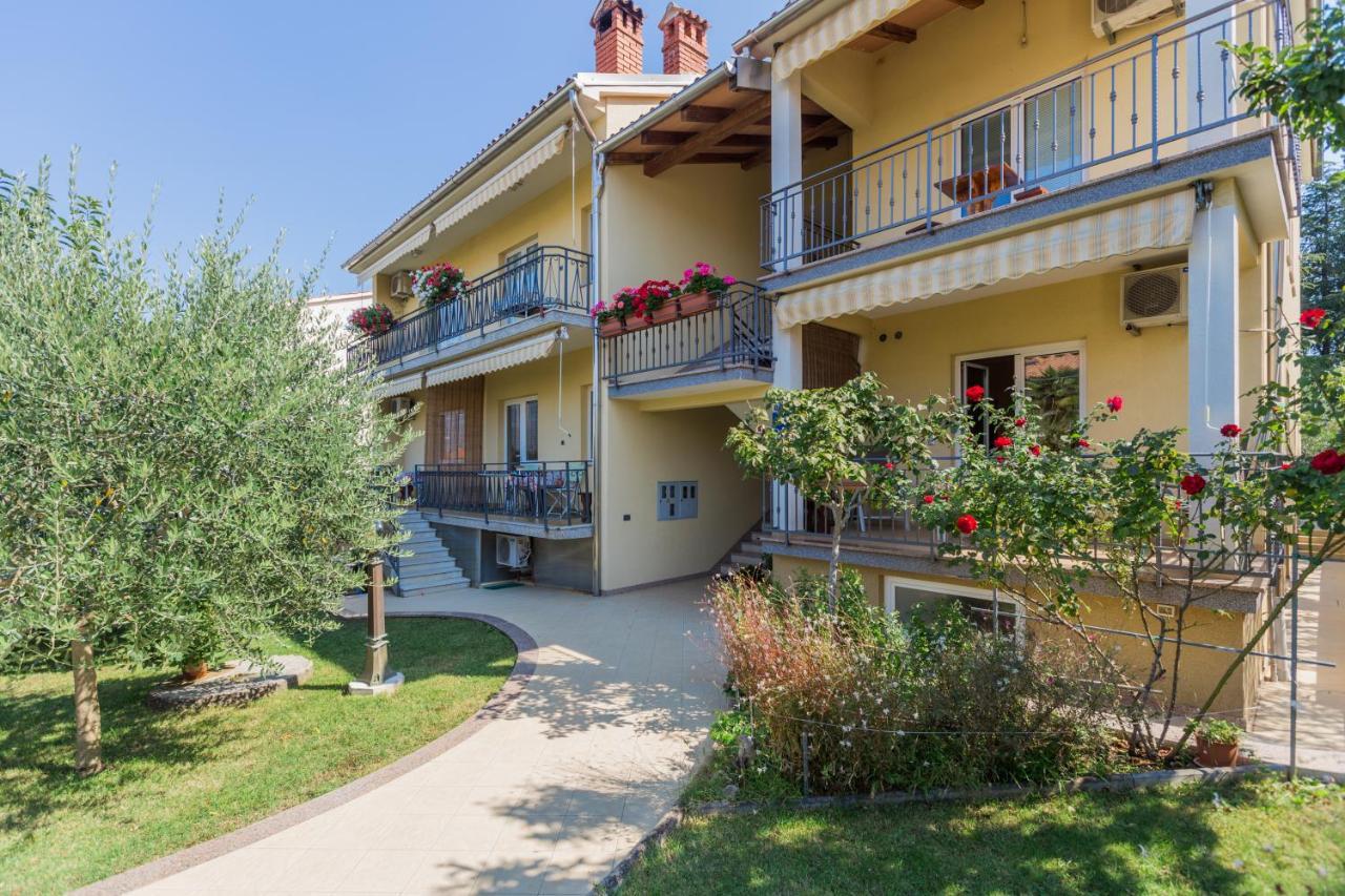 Apartments Maria Porec Esterno foto