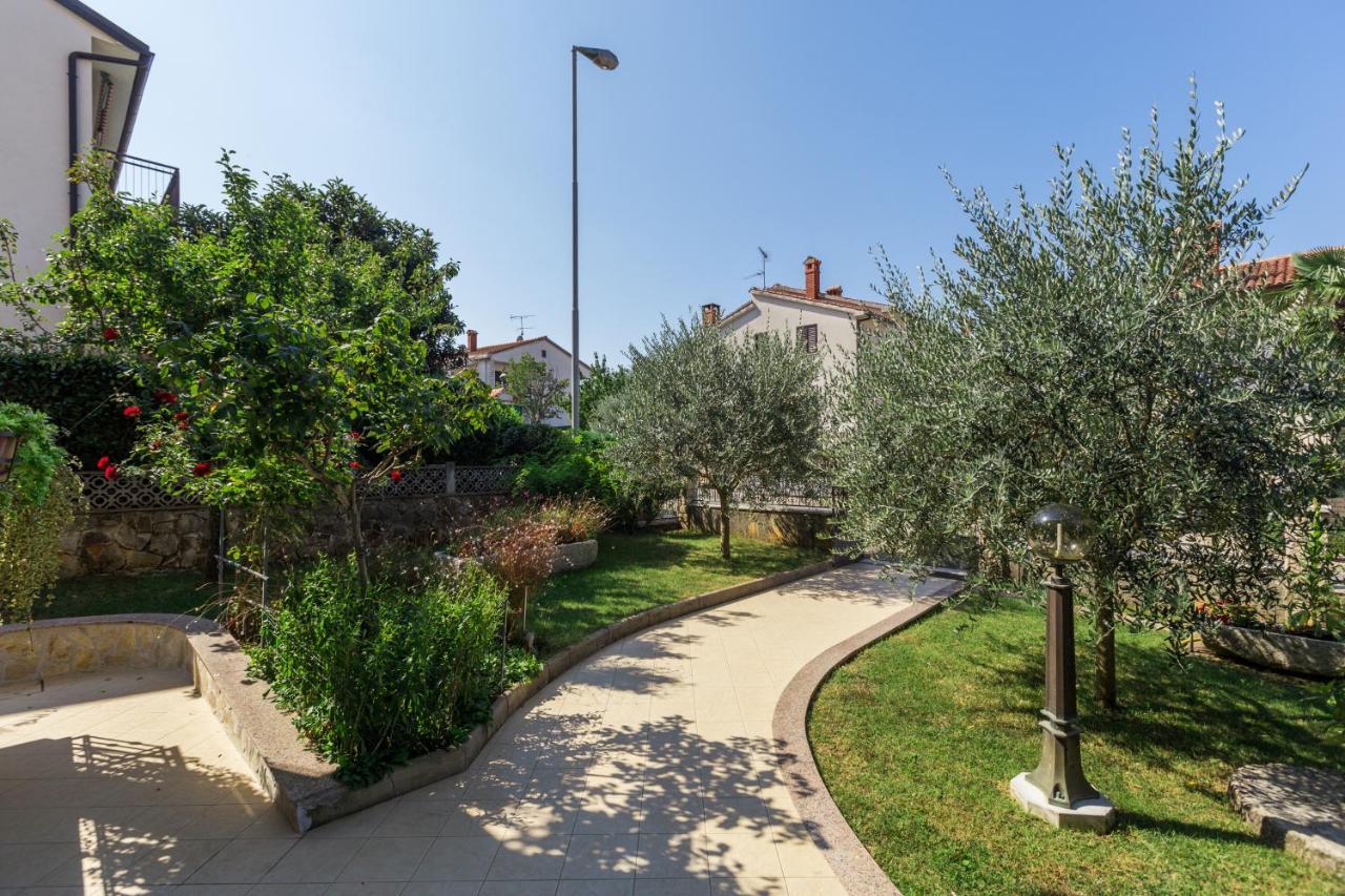 Apartments Maria Porec Esterno foto