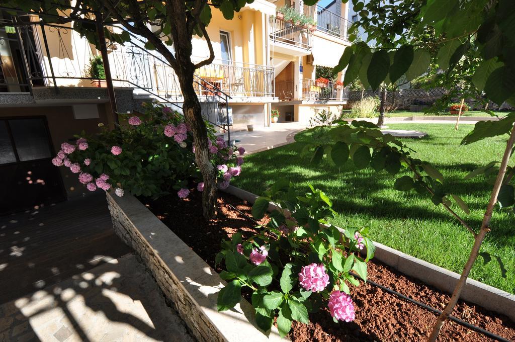 Apartments Maria Porec Esterno foto