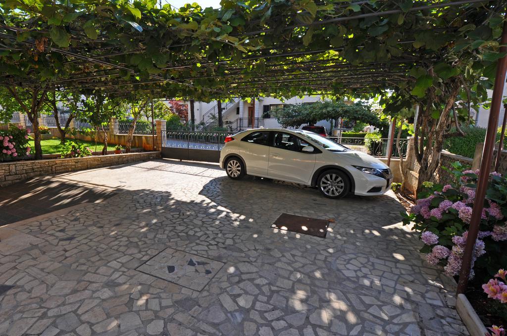 Apartments Maria Porec Esterno foto
